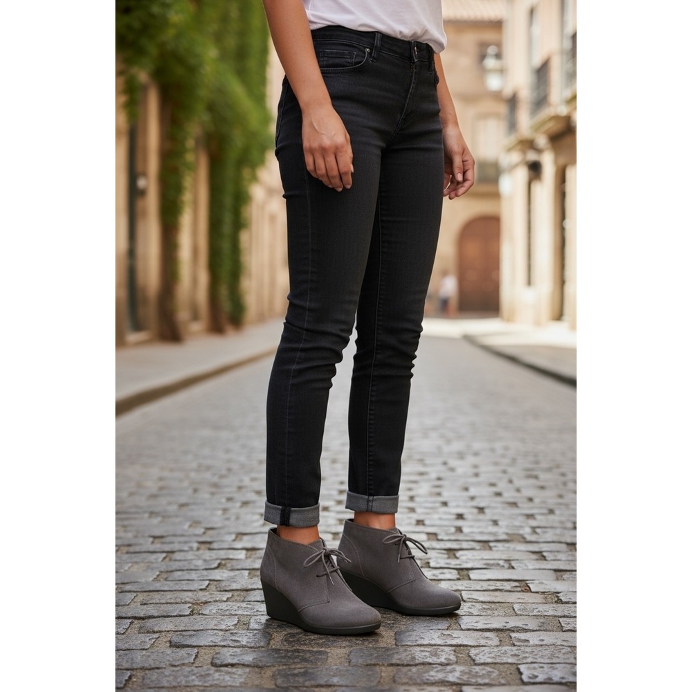 Crocs Women's Gray Suede Leather‎ Lace Up Wedge Ankle Booties Boots Size W7